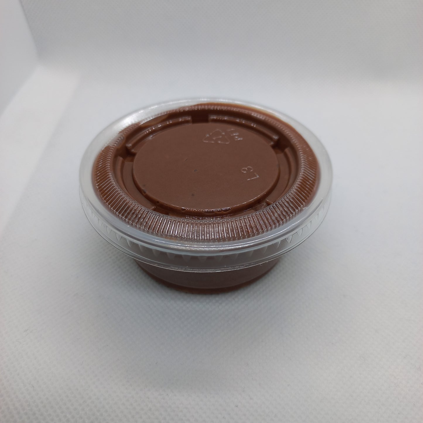 Small chocolate dessert (white and dark)