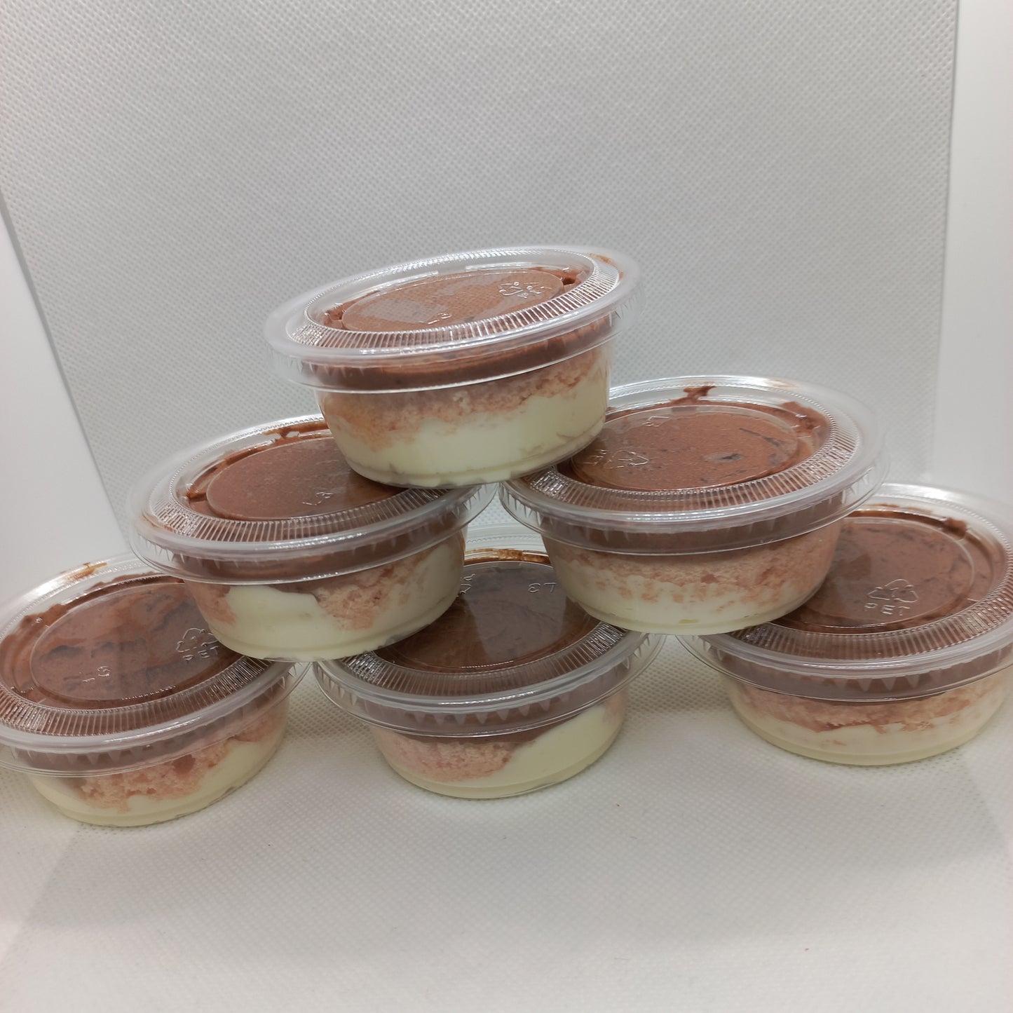 Small biscuit-chocolate dessert