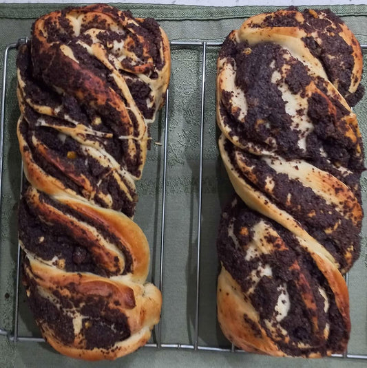 Poppy seeds roll
