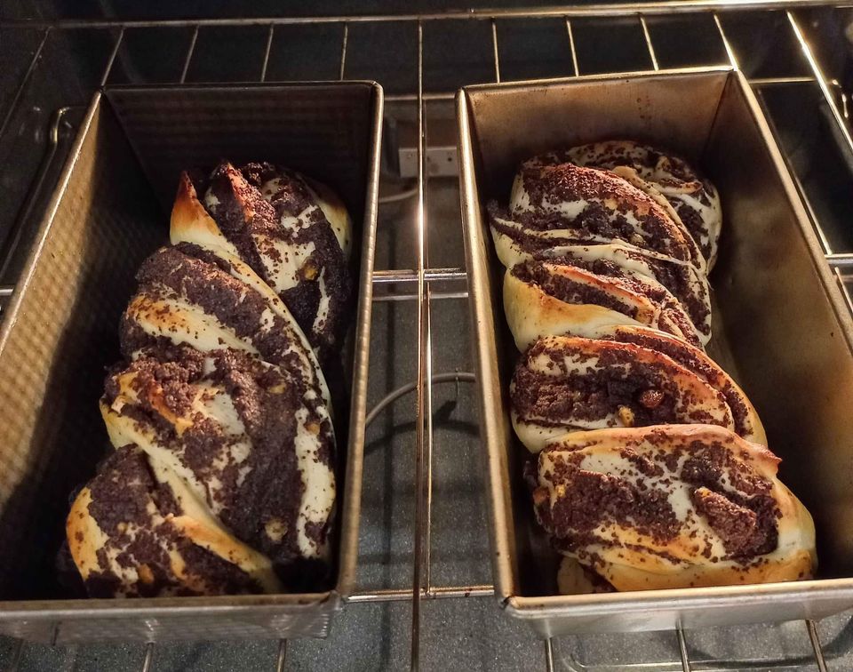 Poppy seeds roll