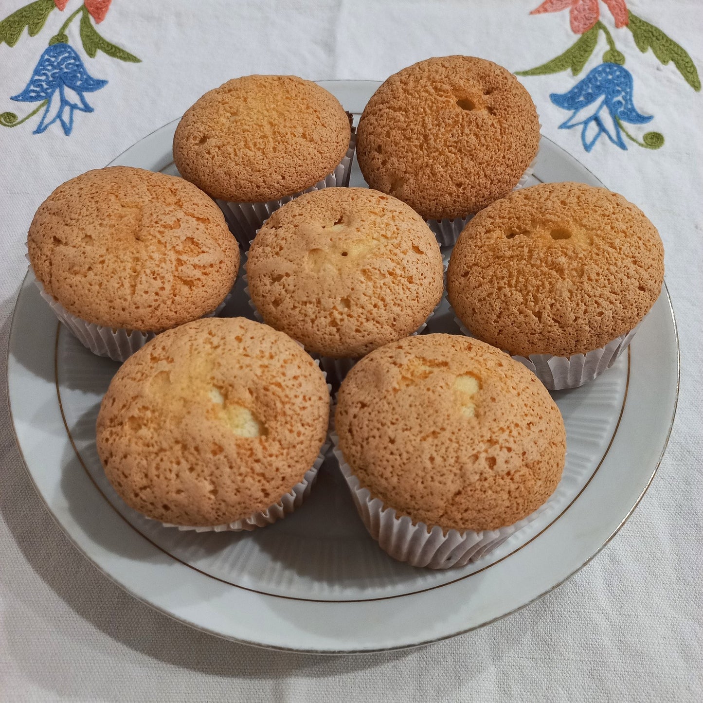 Biscuit cupcakes with various fruits or chocolate